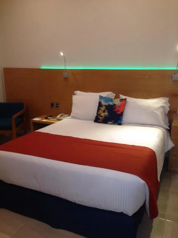 Hotel Hit Hoteles Aeropuerto Puebla